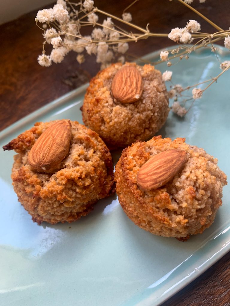 3 sugar free cookies with almond flour, honey and cinnamon on a blue plate with dried flowers